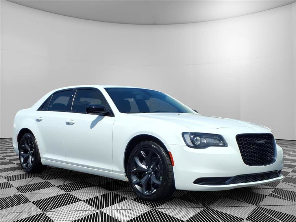 2023 Chrysler 300 Touring — photo 1 of 30