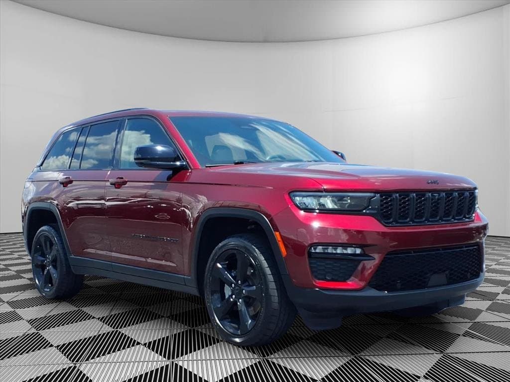 2023 Jeep Grand Cherokee Limited — photo 1 of 31
