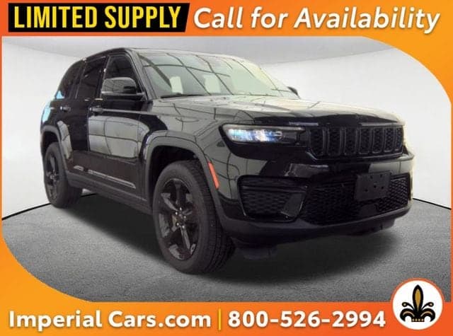 2023 Jeep Grand Cherokee Laredo — photo 1 of 13