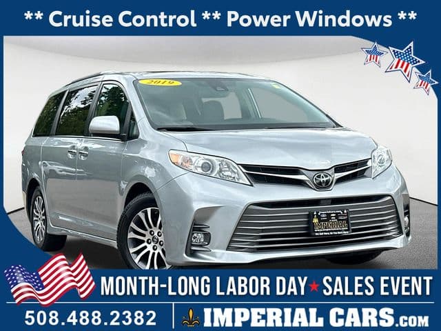 2019 Toyota Sienna XLE — photo 1 of 39