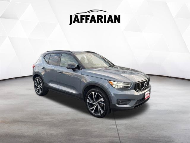 2020 Volvo XC40 R-Design — photo 1 of 11