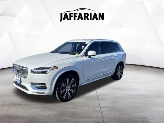 2025 Volvo XC90 Plug-In Hybrid Plus — photo 1 of 12