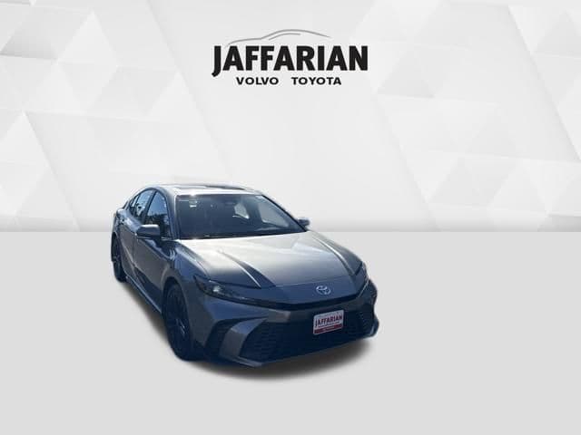 2026 Toyota Camry SE — photo 1 of 13