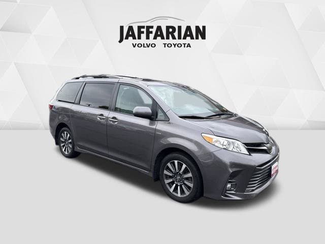2019 Toyota Sienna XLE — photo 1 of 9