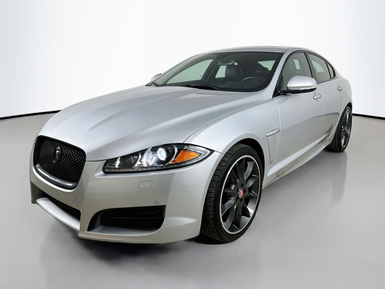 2015 Jaguar XF 3.0 Portfolio — photo 1 of 46