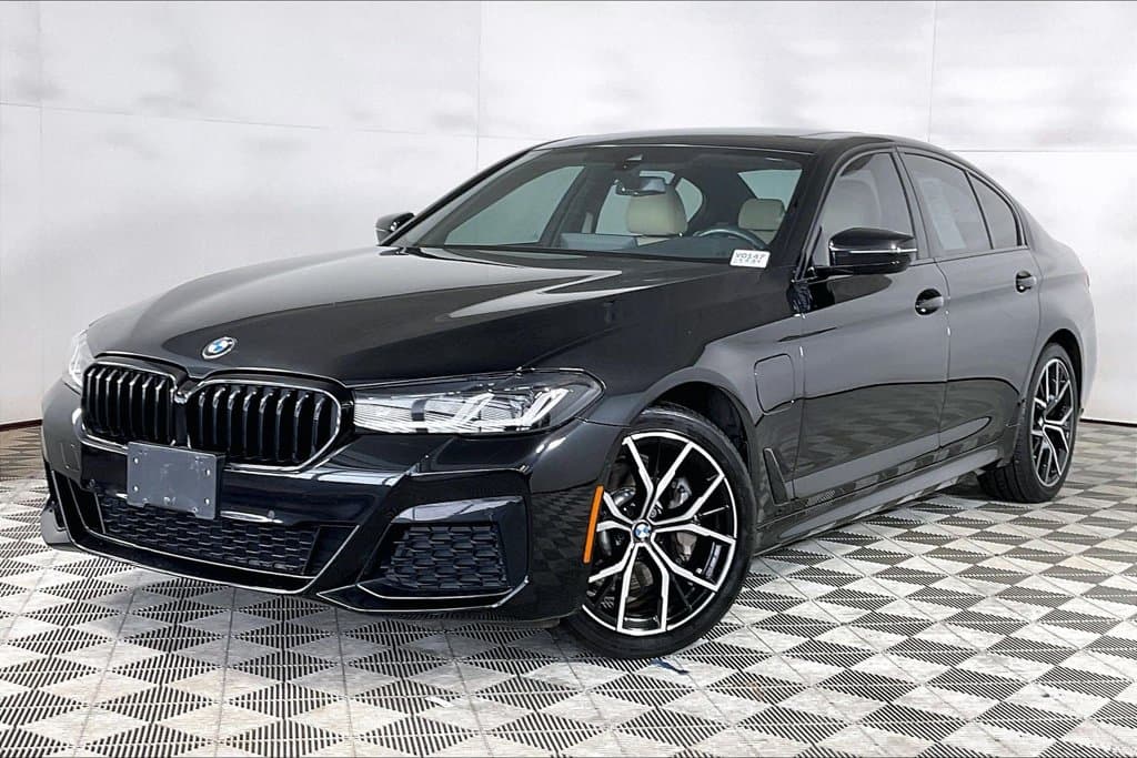 2021 BMW 5 Series 530e — photo 1 of 33