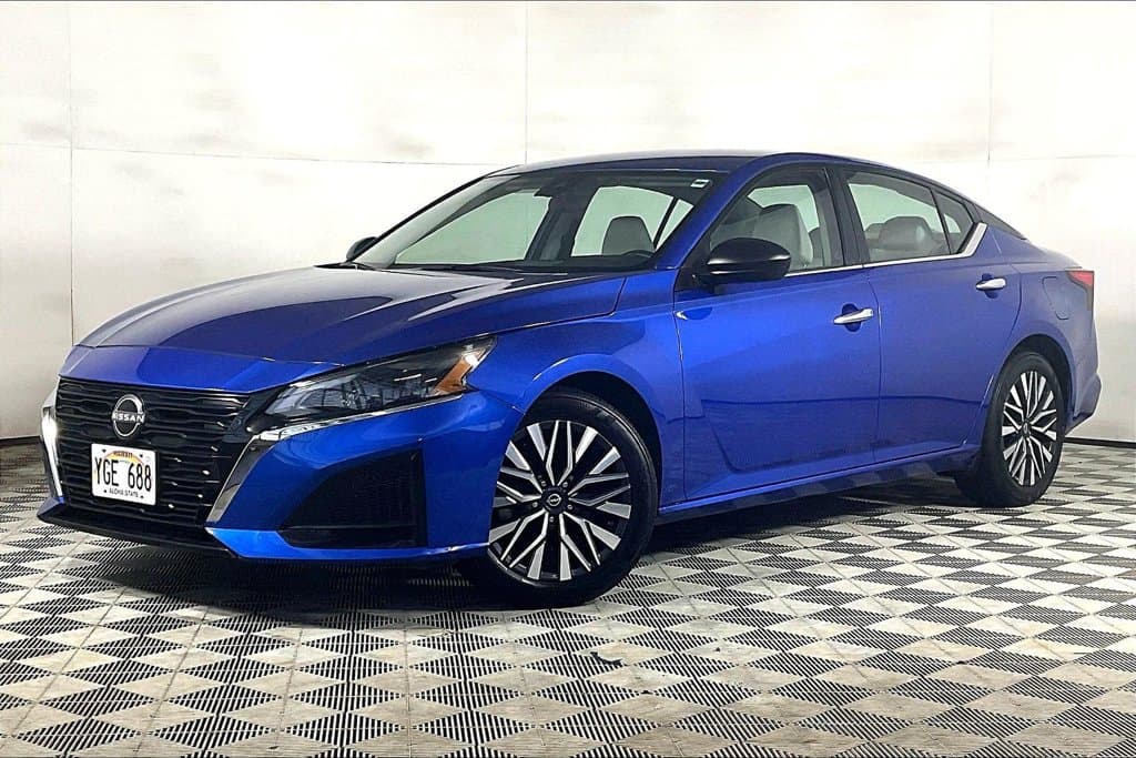 2025 Nissan Altima Base — photo 1 of 33