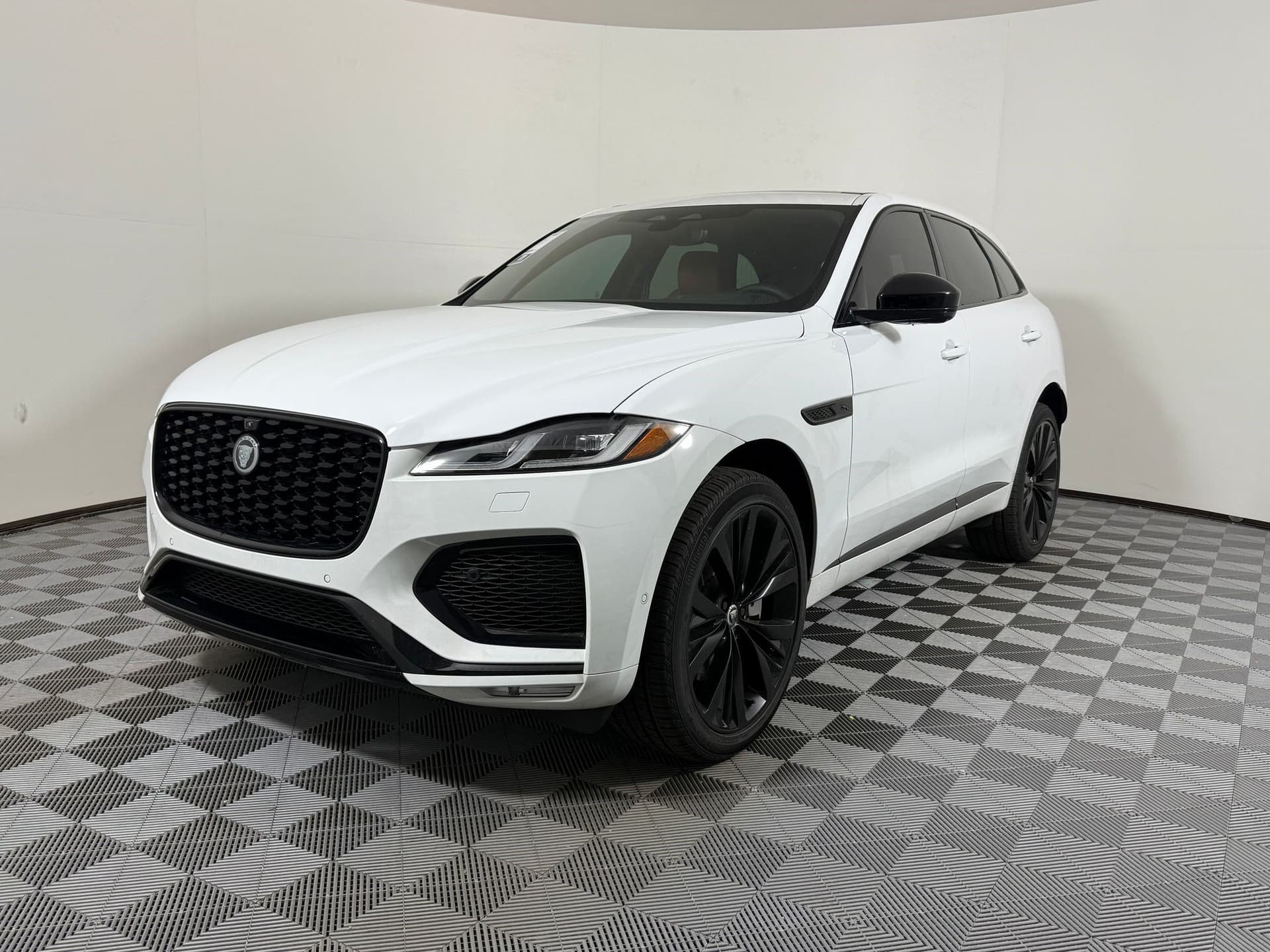 2026 Jaguar F-PACE R-Dynamic S — photo 1 of 27