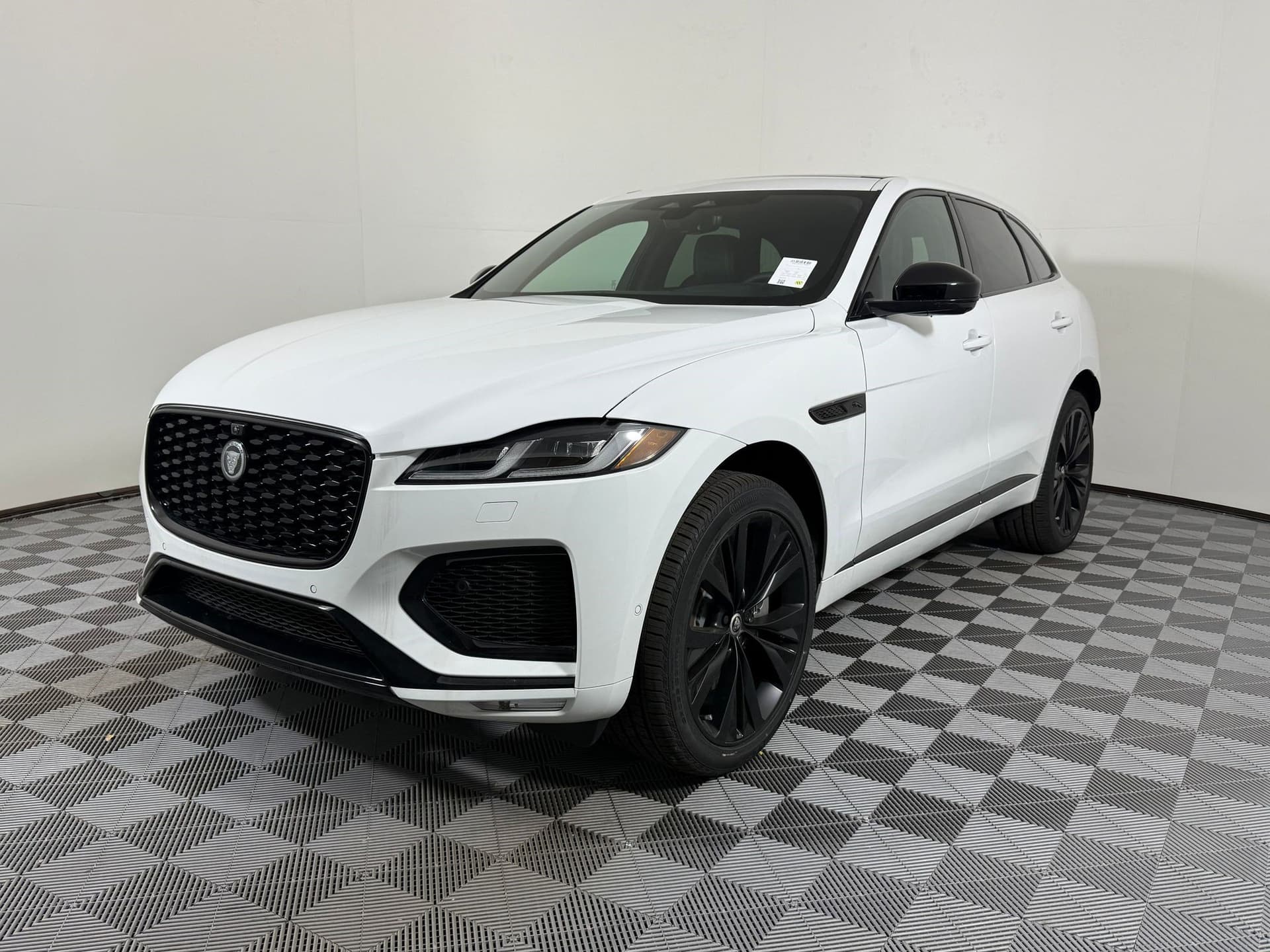 2026 Jaguar F-PACE R-Dynamic S — photo 1 of 27