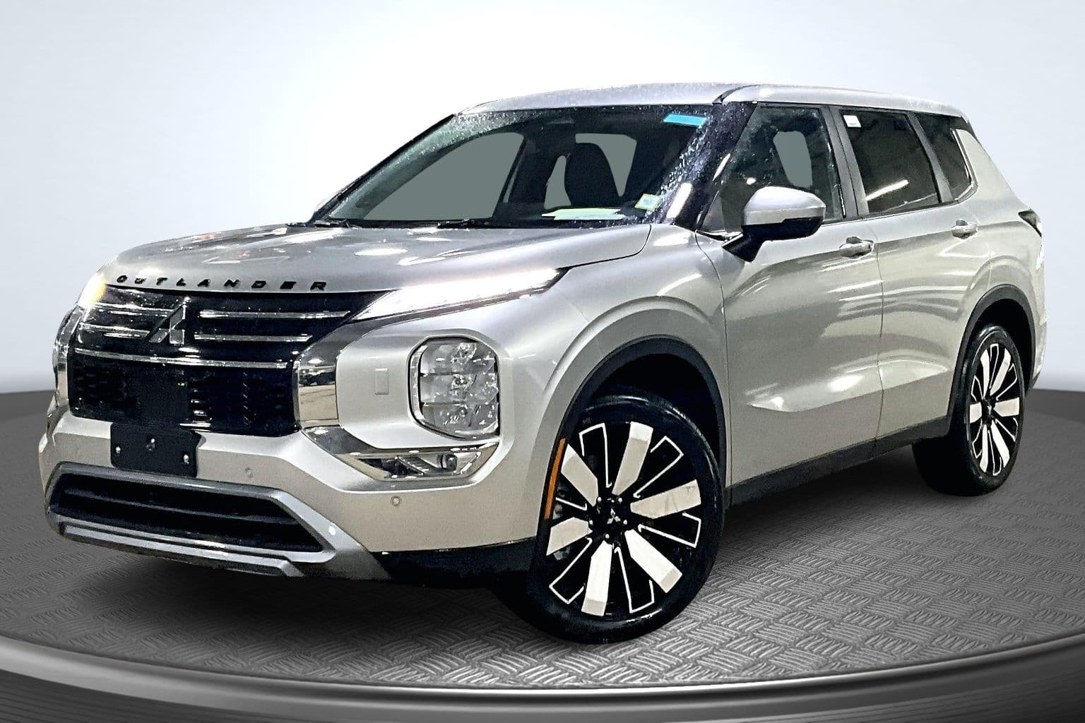 2026 Mitsubishi Outlander SE — photo 1 of 14