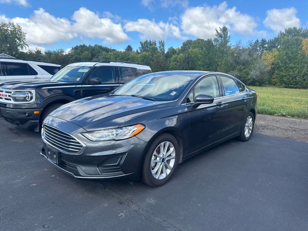 2020 Ford Fusion SE — photo 1 of 5