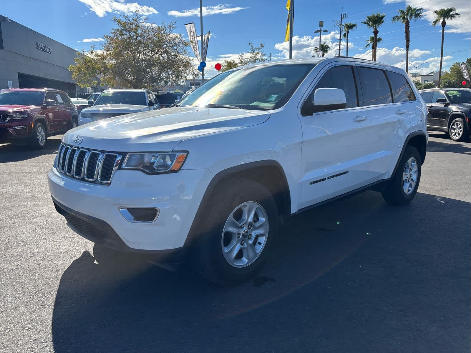 2017 Jeep Grand Cherokee Laredo — photo 1 of 11