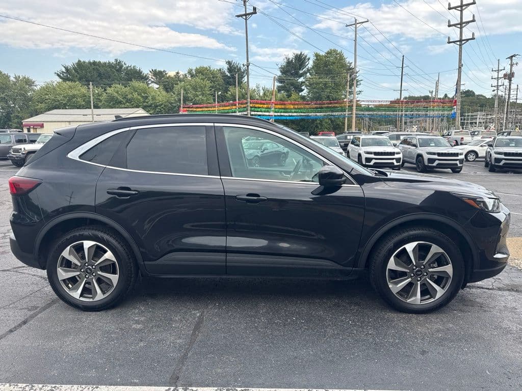 2024 Ford Escape Platinum — photo 1 of 18