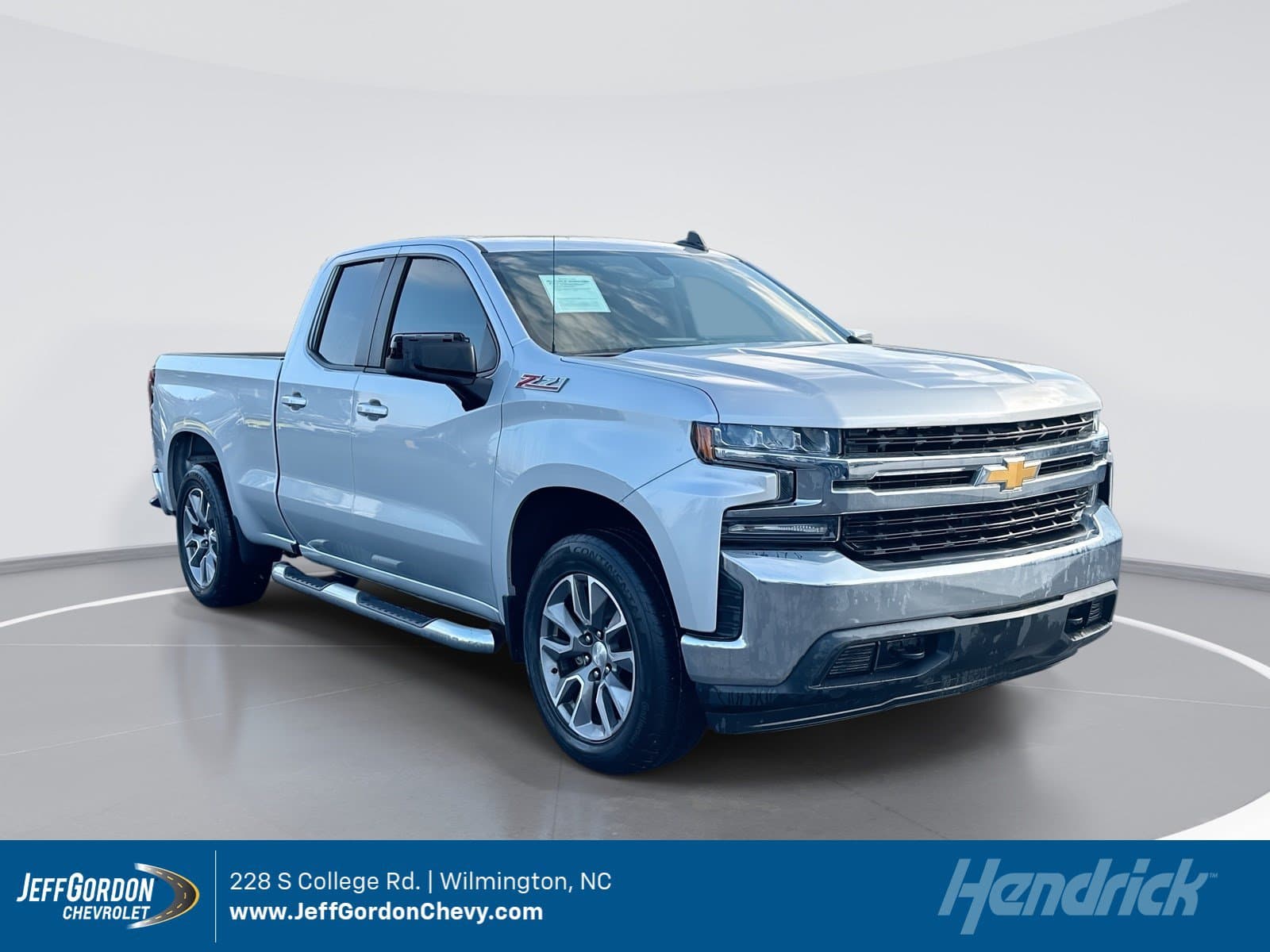 2020 Chevrolet Silverado 1500 LT — photo 1 of 11