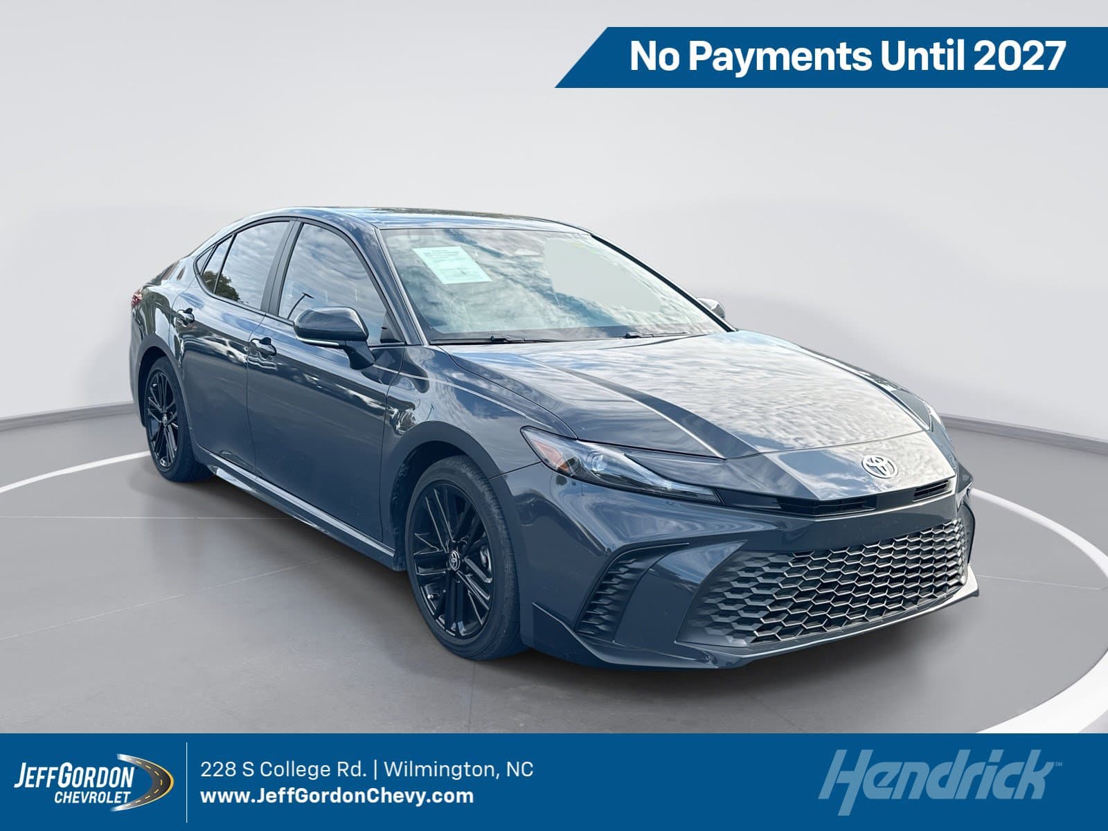 2025 Toyota Camry SE — photo 1 of 11