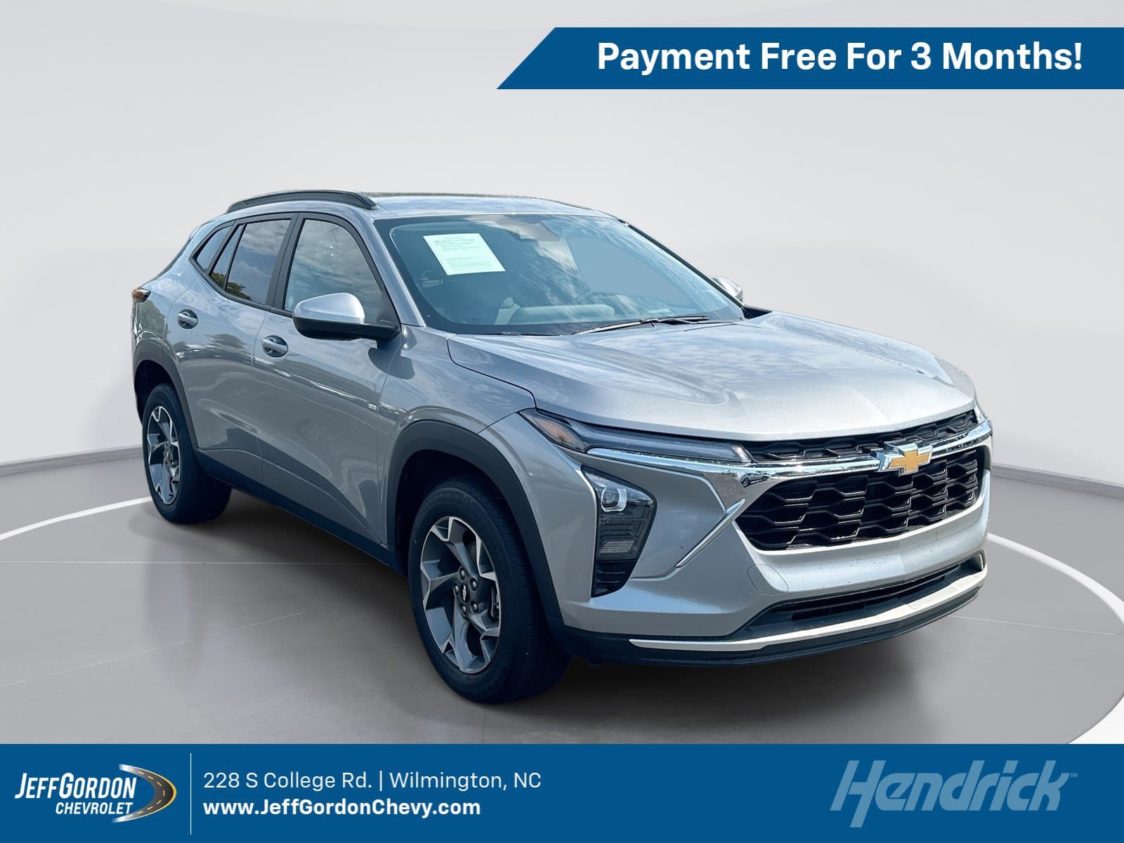2025 Chevrolet Trax LT — photo 1 of 11