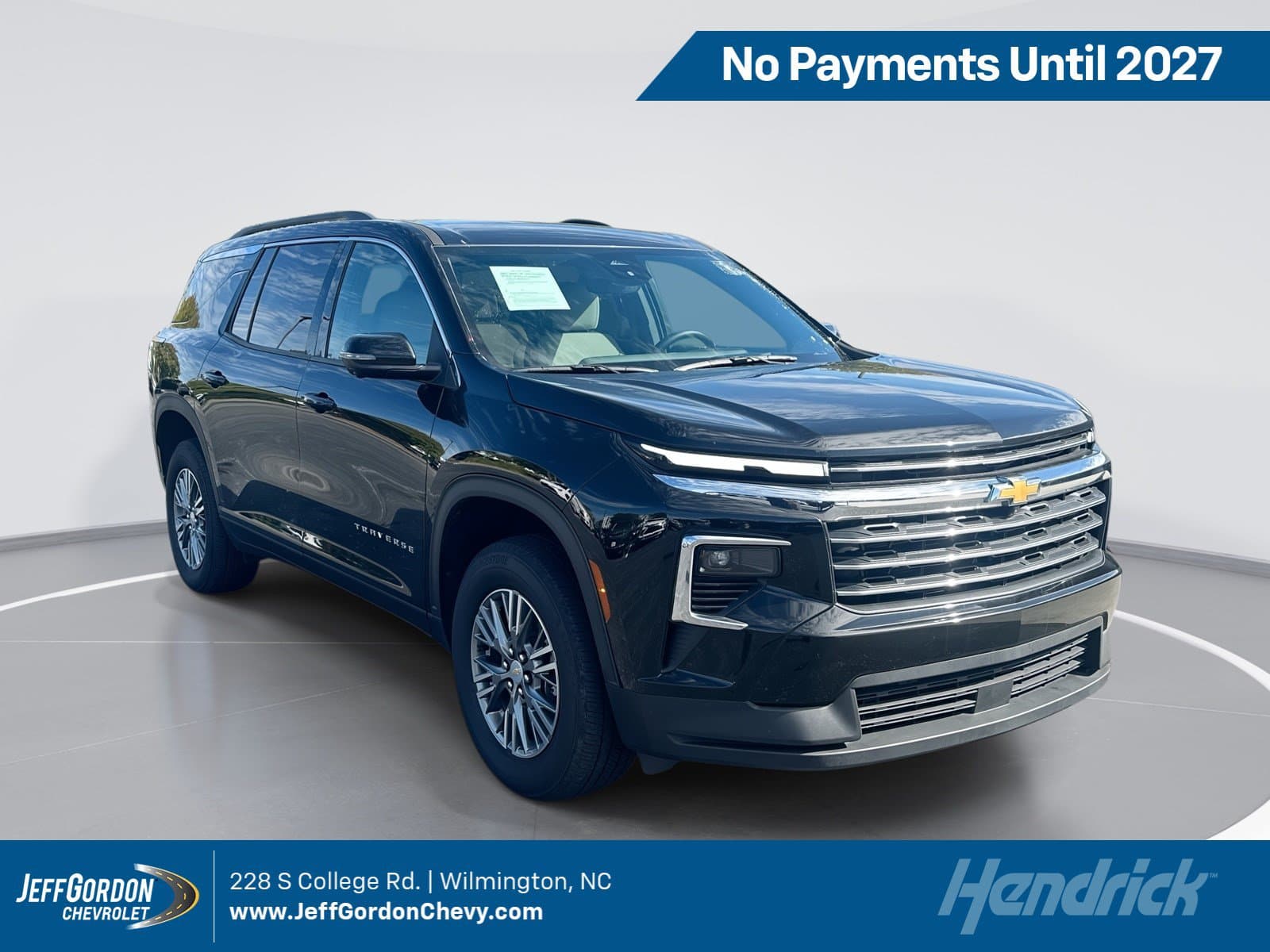 2026 Chevrolet Traverse FWD LT — photo 1 of 11