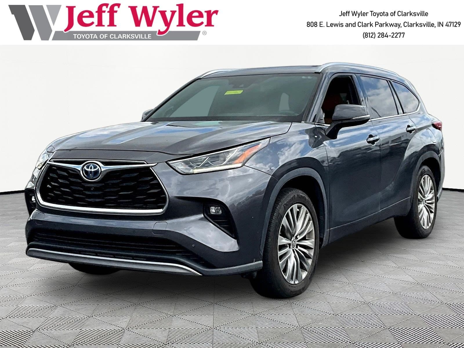 2022 Toyota Highlander Hybrid Platinum — photo 1 of 24