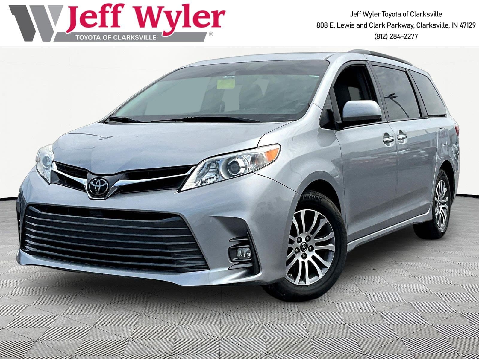 2018 Toyota Sienna XLE 7 Passenger Auto Access Seat — photo 1 of 24