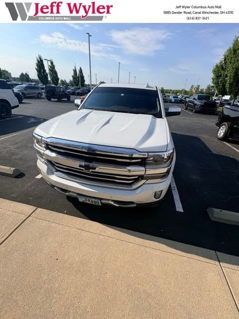 2017 Chevrolet Silverado 1500 4WD Crew Cab 143.5 High Country — photo 1 of 17