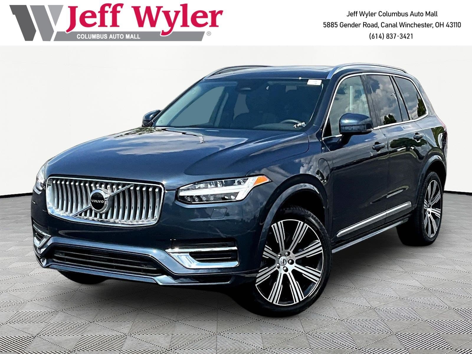 2025 Volvo XC90 Plug-In Hybrid T8 AWD Core 7-Seater — photo 1 of 45