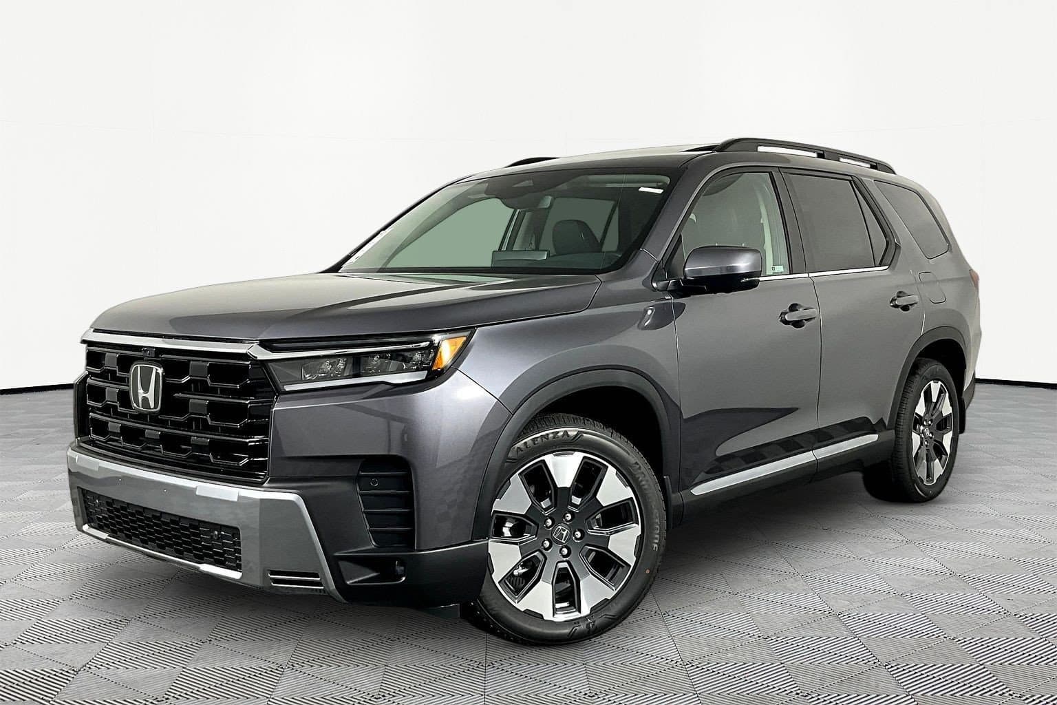 2026 Honda Pilot Touring — photo 1 of 28