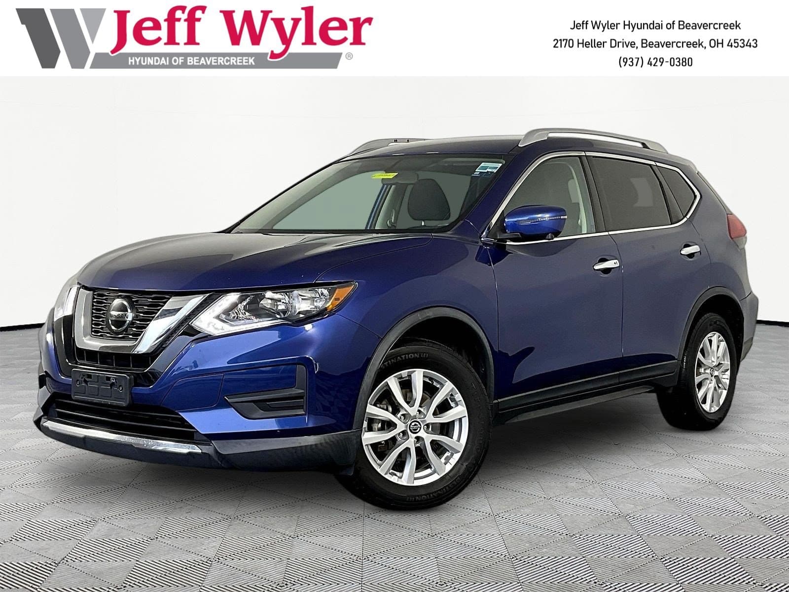 2018 Nissan Rogue SV — photo 1 of 40