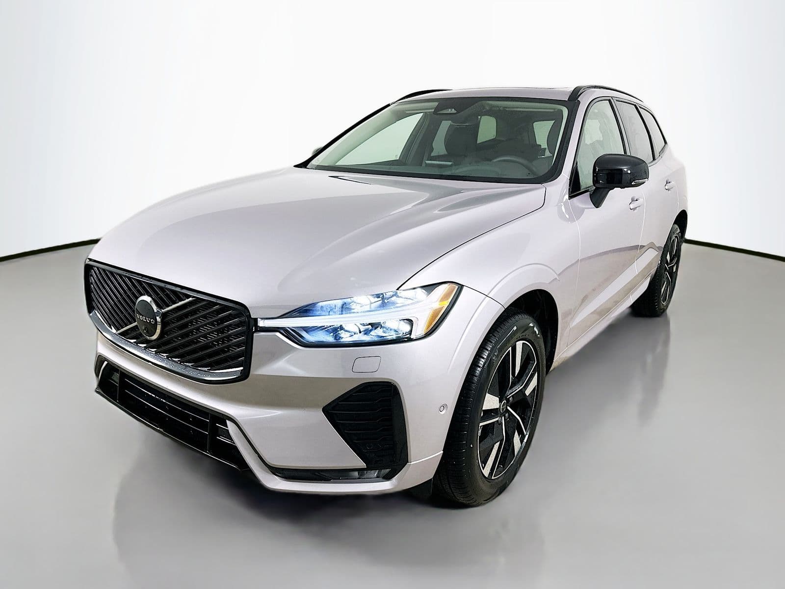 2026 Volvo XC60 B5 Plus — photo 1 of 50