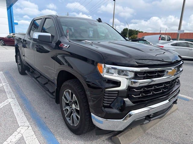 2022 Chevrolet Silverado 1500 LT — photo 1 of 5
