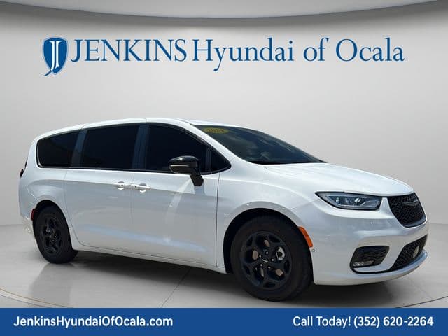 2024 Chrysler Pacifica Plug-In Hybrid Select — photo 1 of 38