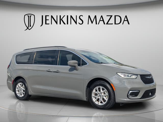 2022 Chrysler Pacifica Touring L — photo 1 of 25