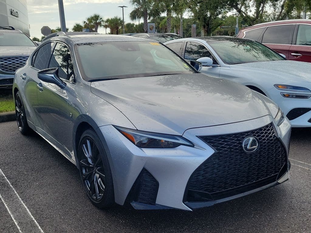 2022 Lexus IS Base — photo 1 of 10