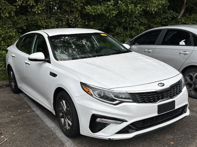 2019 Kia Optima LX — photo 1 of 8