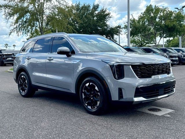 2024 Kia Sorento S — photo 1 of 32