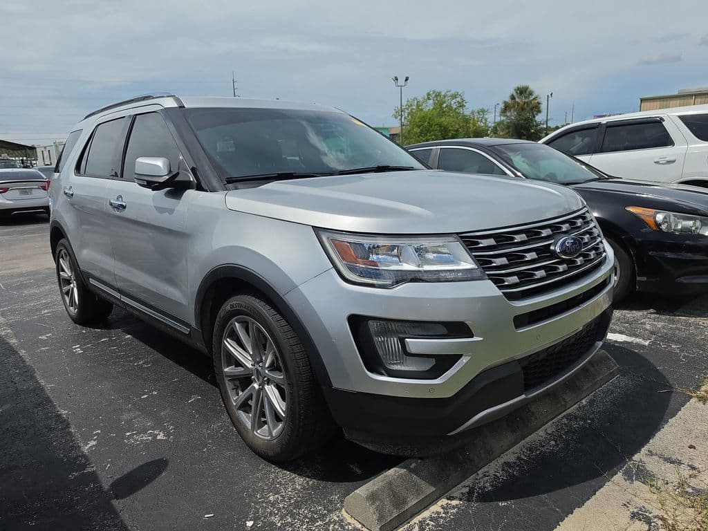 2017 Ford Explorer Limited — photo 1 of 18