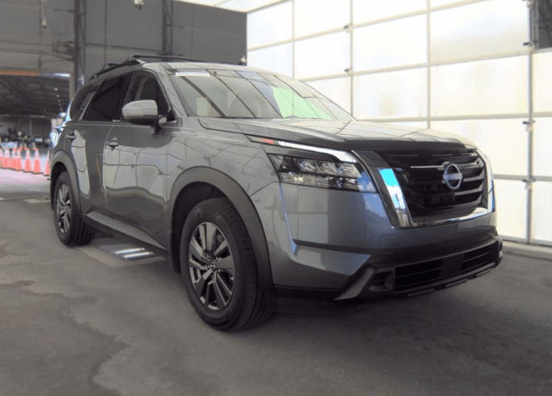 2025 Nissan Pathfinder SV — photo 1 of 8