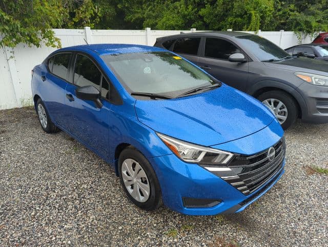 2024 Nissan Versa 1.6 S — photo 1 of 15