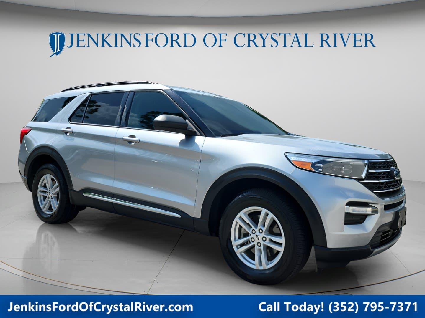 2023 Ford Explorer XLT — photo 1 of 44