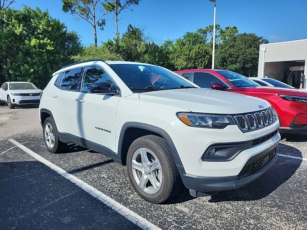 2024 Jeep Compass Latitude — photo 1 of 10
