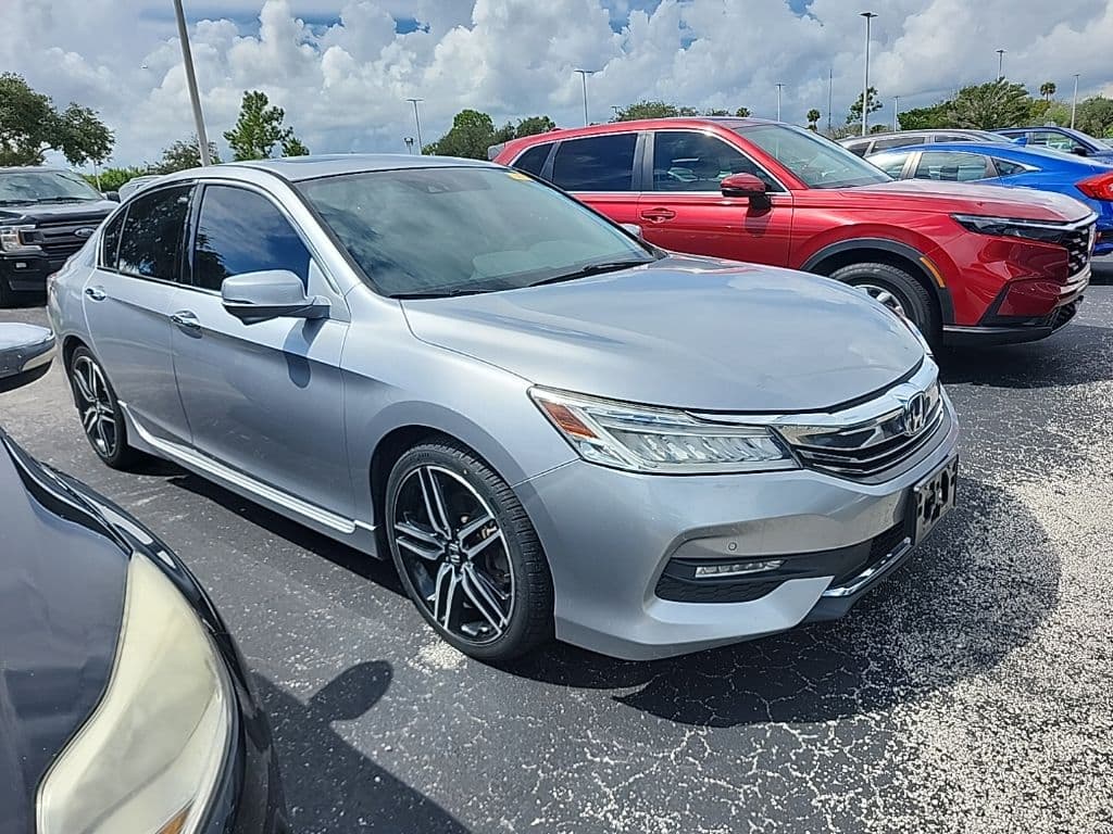 2017 Honda Accord Sedan Touring — photo 1 of 10