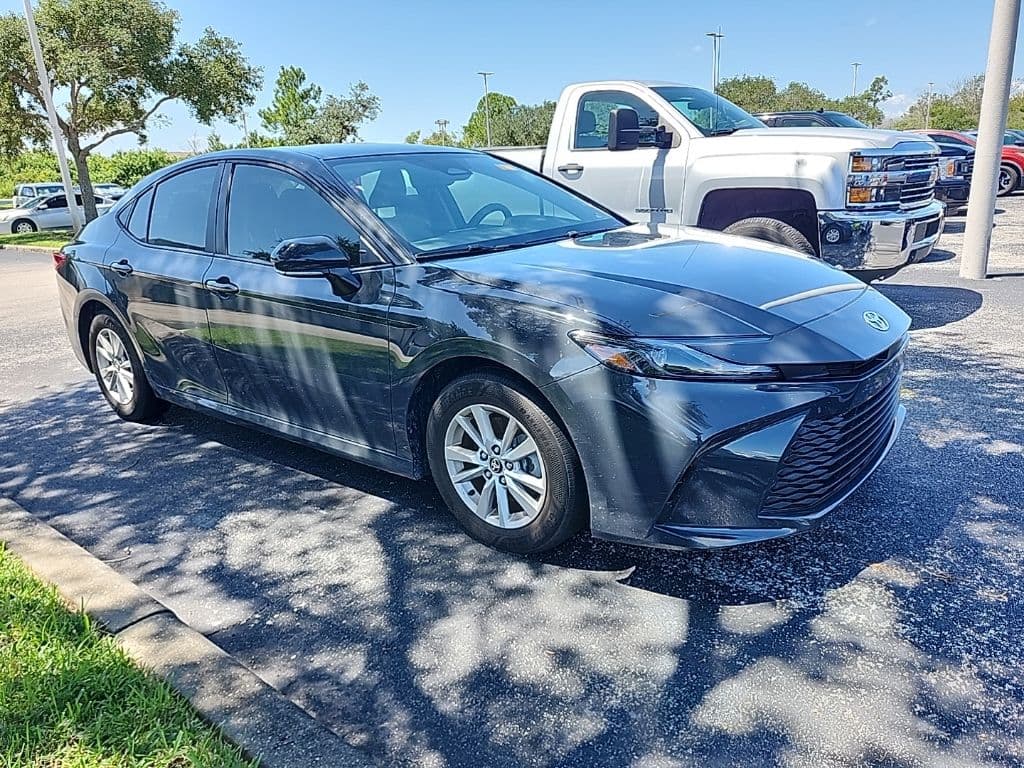 2025 Toyota Camry LE — photo 1 of 10