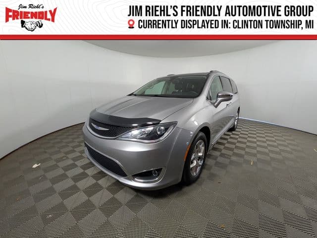 2019 Chrysler Pacifica Limited — photo 1 of 42