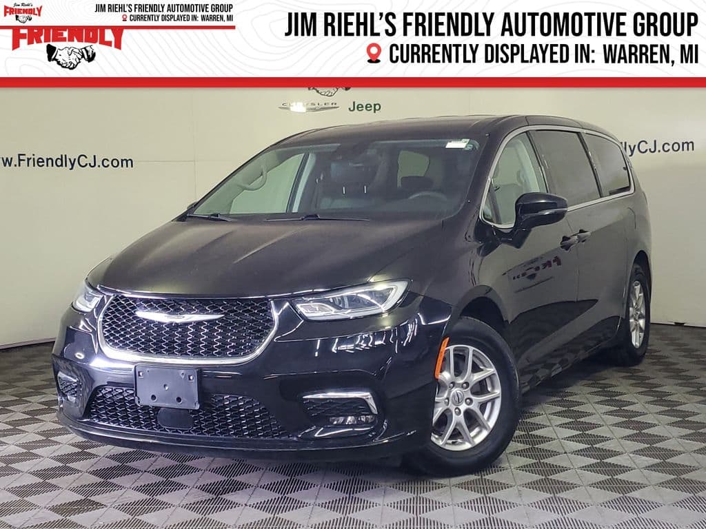 2024 Chrysler Pacifica Touring L — photo 1 of 31