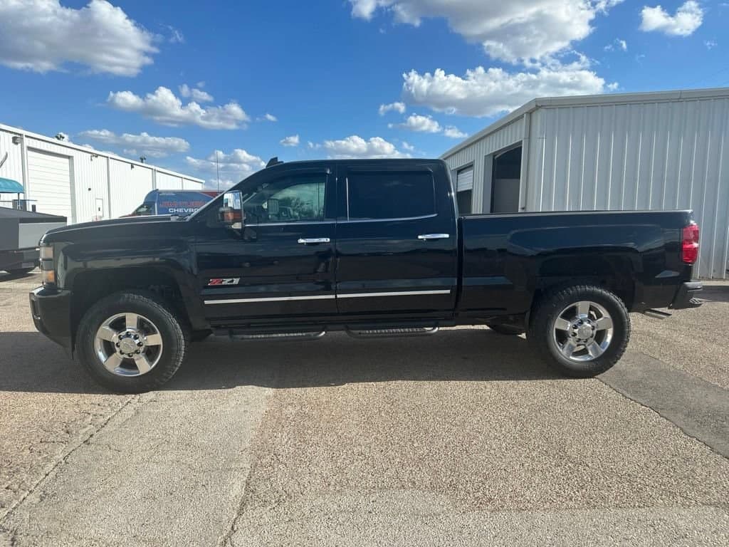 2016 Chevrolet Silverado 2500HD LTZ — photo 1 of 10