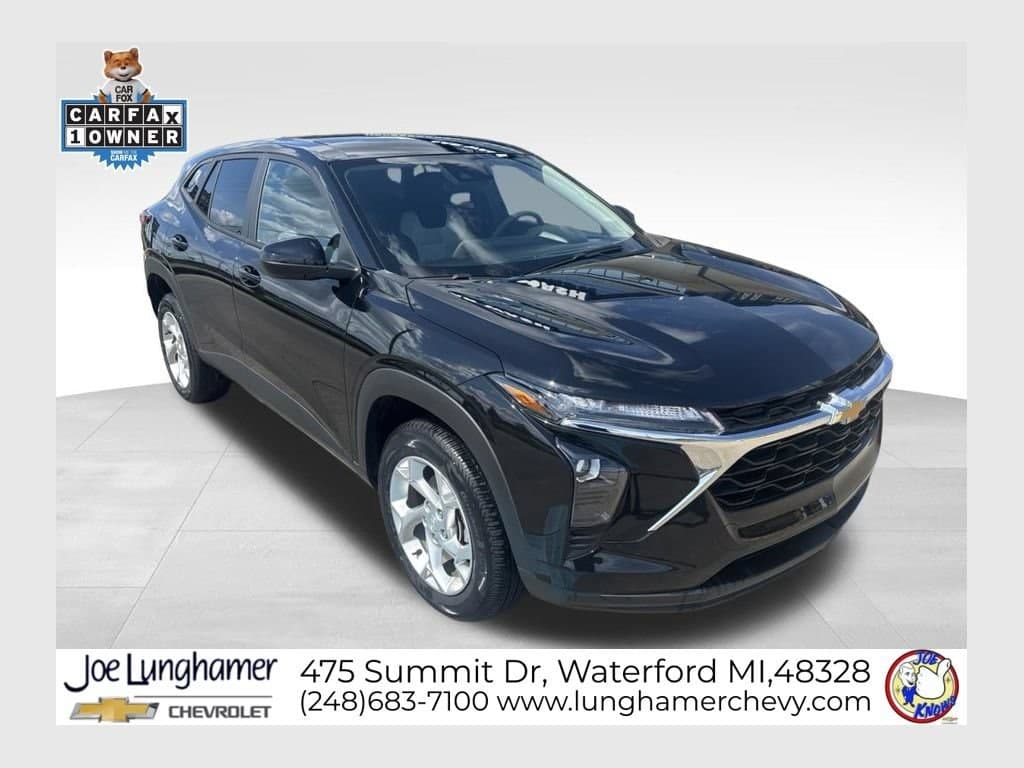 2024 Chevrolet Trax LS — photo 1 of 16