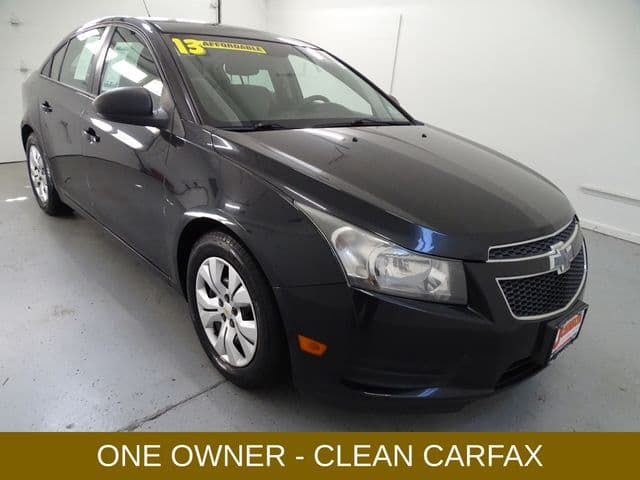 2013 Chevrolet Cruze LS — photo 1 of 22