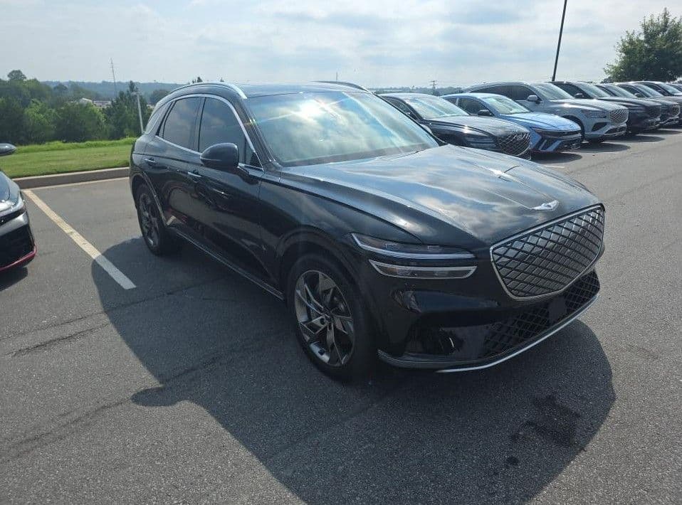 2023 Genesis Electrified GV70 Advanced — photo 1 of 8