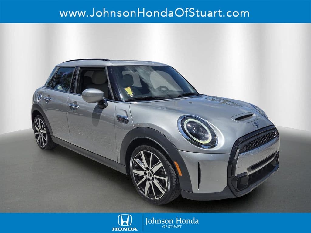 2024 Mini Hardtop 4 Door Signature — photo 1 of 33