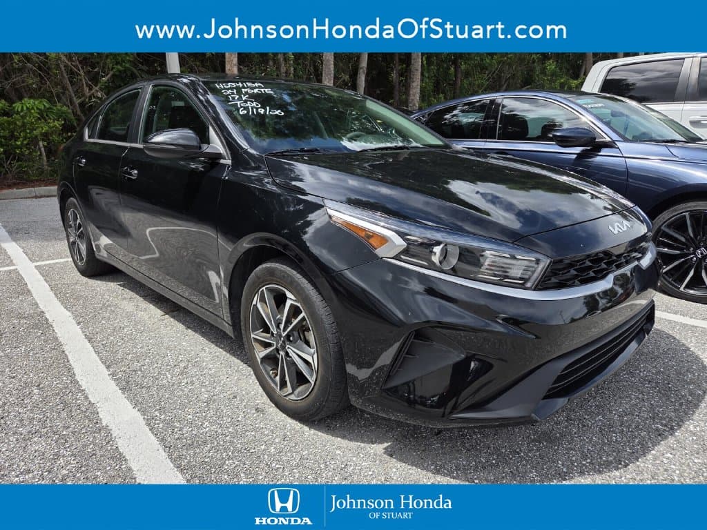 2024 Kia Forte LXS — photo 1 of 5
