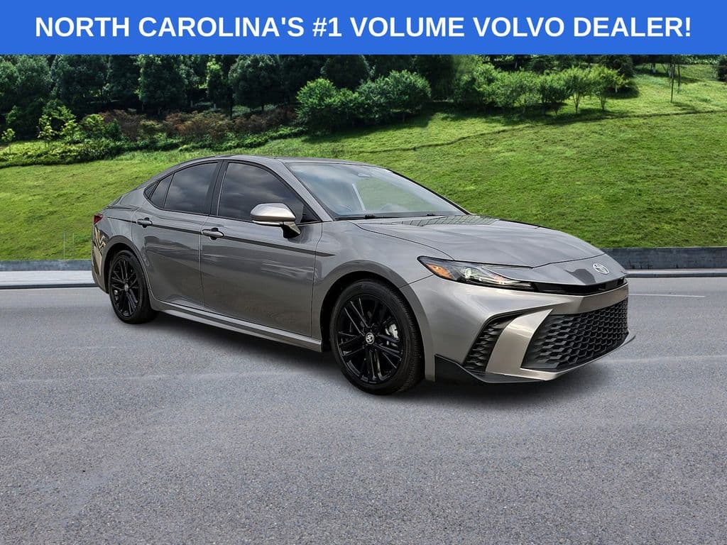 2025 Toyota Camry SE — photo 1 of 35
